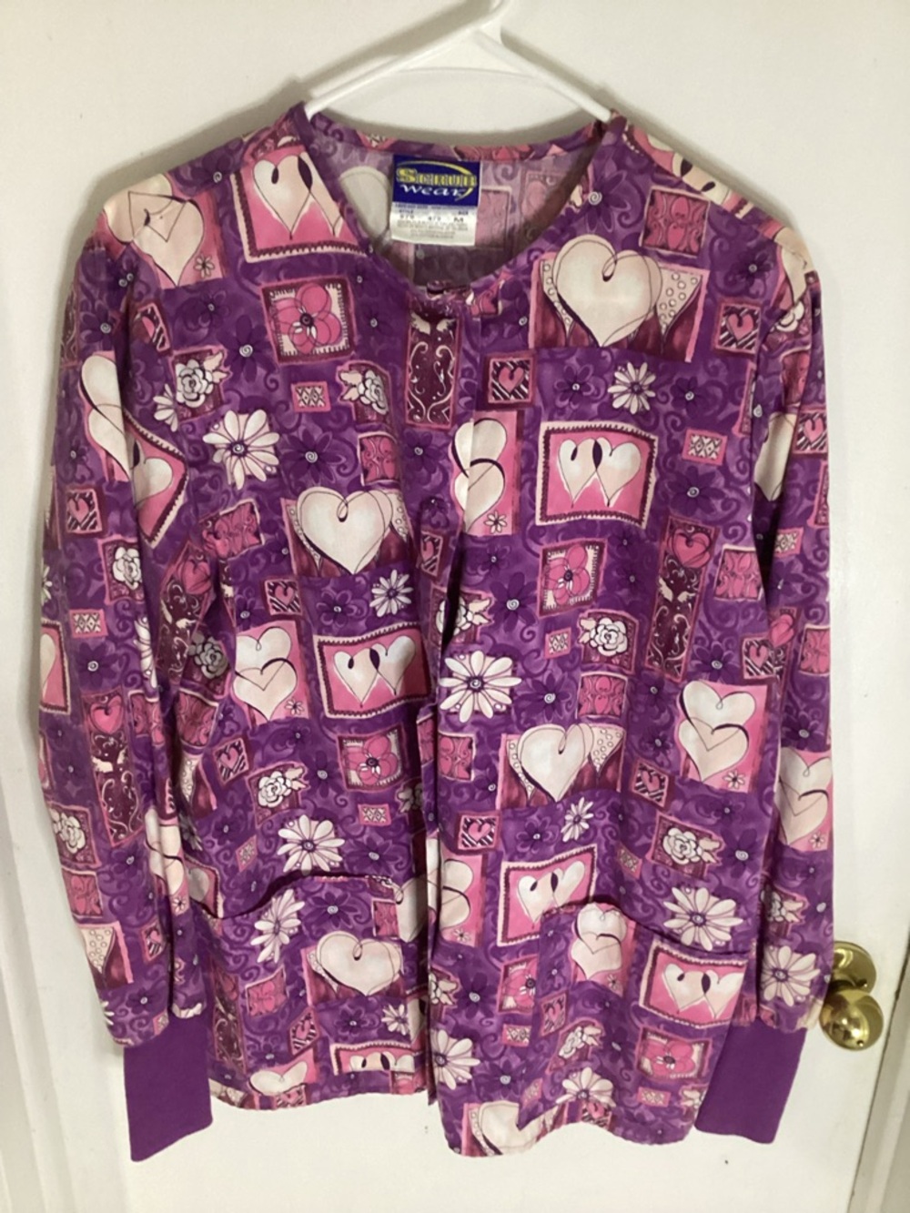 Scrub Wear Hearts and Flowers Long Sleeve Button Up Scrub Top Size Medium